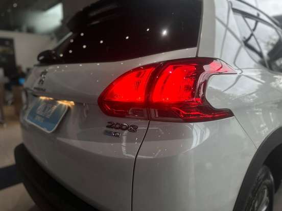 PEUGEOT-2008-2021
