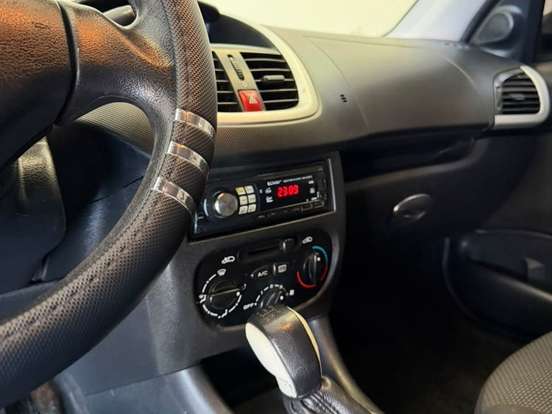 PEUGEOT-207-1.4 XR SPORT SW 8V FLEX 4P MANUAL PEUGEOT-207-2013