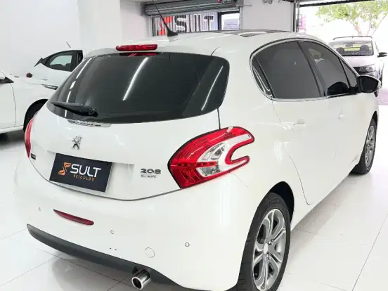 PEUGEOT-208-1.6 GRIFFE 16V FLEX 4P AUTOMÁTICO PEUGEOT-208-2014