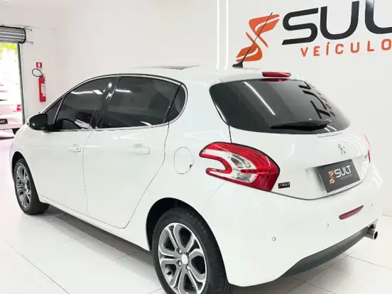 PEUGEOT-208-1.6 GRIFFE 16V FLEX 4P AUTOMÁTICO PEUGEOT-208-2014