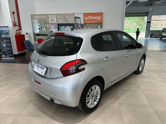 PEUGEOT-208-2019