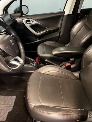 PEUGEOT-208-2015