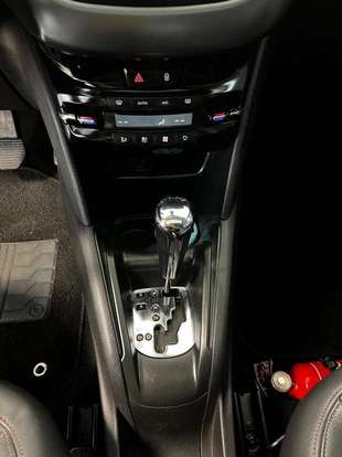PEUGEOT-208-2015