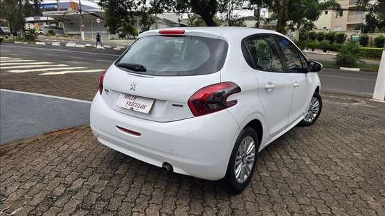 PEUGEOT-208-2017