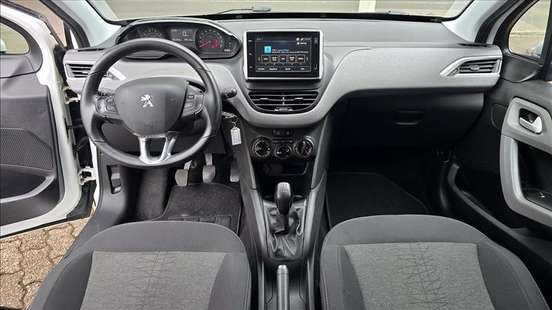 PEUGEOT-208-2017