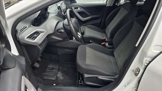 PEUGEOT-208-2017