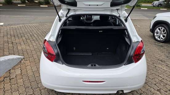 PEUGEOT-208-2017