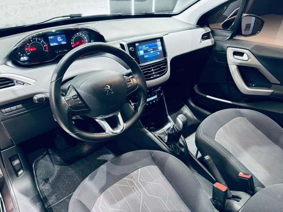 PEUGEOT-208-2016