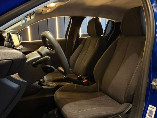 PEUGEOT-208-2022