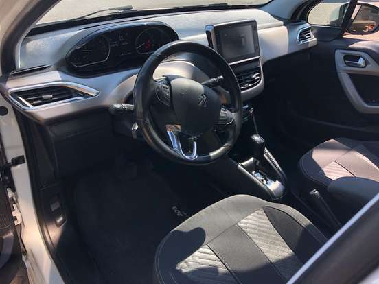 PEUGEOT-208-2018