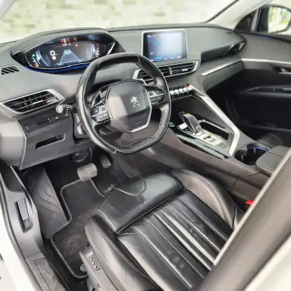 PEUGEOT-3008-2018