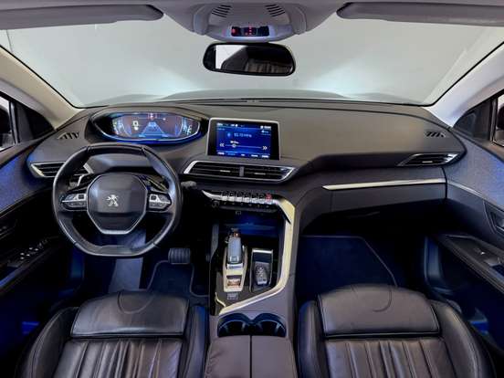 PEUGEOT-3008-2018