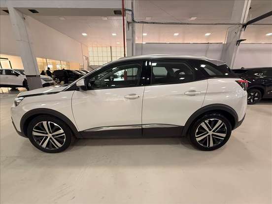 PEUGEOT-3008-2018