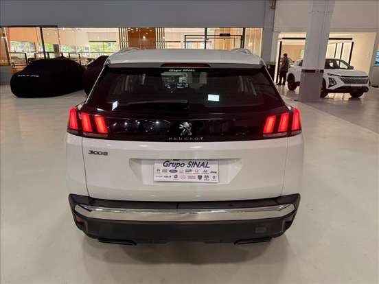 PEUGEOT-3008-2018