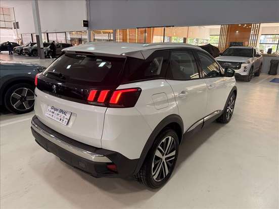 PEUGEOT-3008-2018