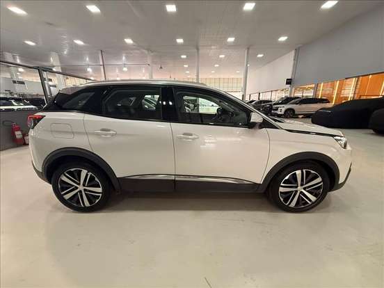 PEUGEOT-3008-2018