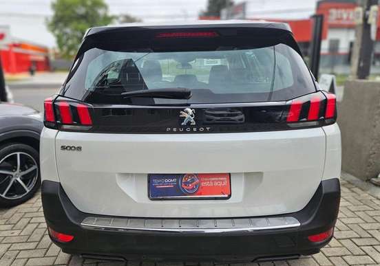 PEUGEOT-5008-2018