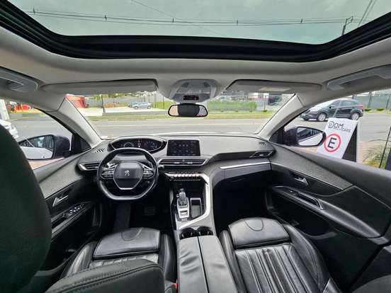 PEUGEOT-5008-2018