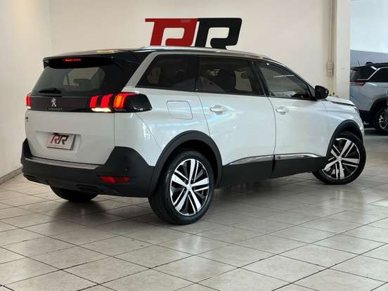 PEUGEOT-5008-2018
