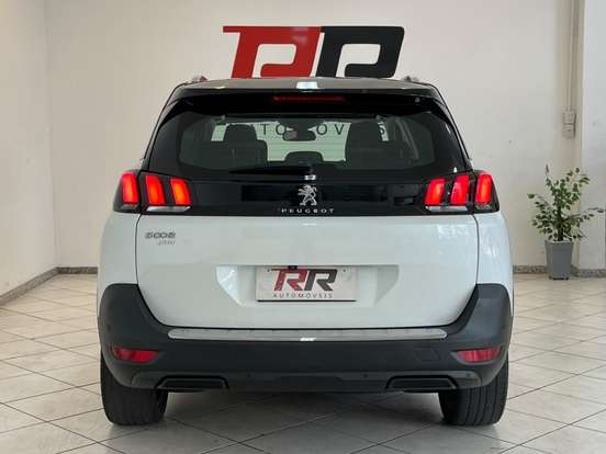 PEUGEOT-5008-2018