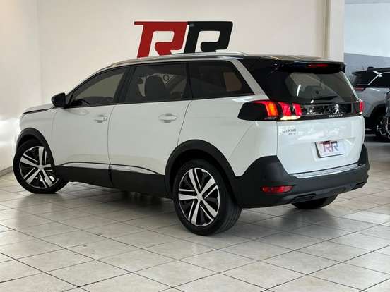 PEUGEOT-5008-2018