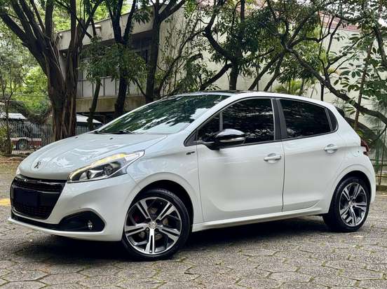 PEUGEOT-208-2017