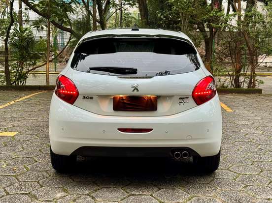 PEUGEOT-208-2017