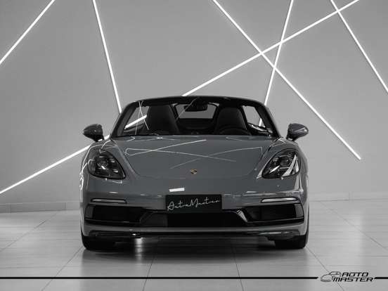 PORSCHE-718-2024