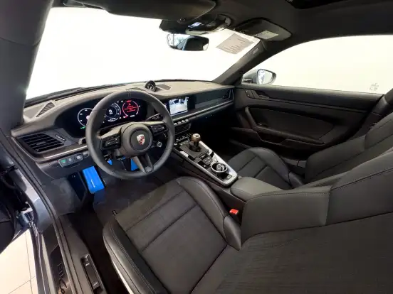 PORSCHE-911-2025