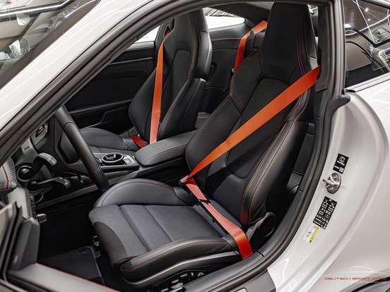 PORSCHE-911-2025