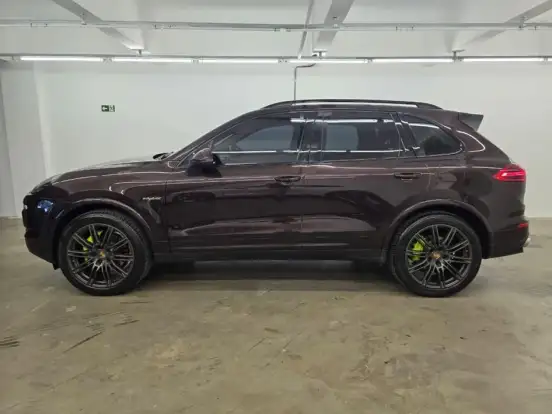 PORSCHE-CAYENNE-2017