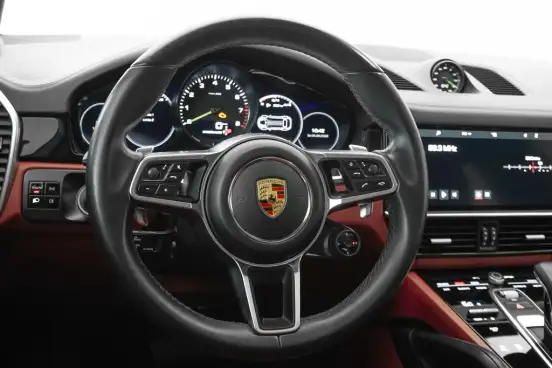 PORSCHE-CAYENNE-2021