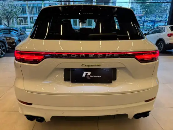 PORSCHE-CAYENNE-2023