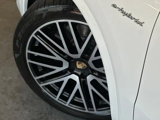 PORSCHE-CAYENNE-2024