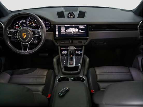 PORSCHE-CAYENNE-2021