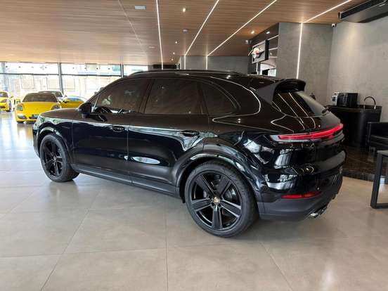 PORSCHE-CAYENNE-2025