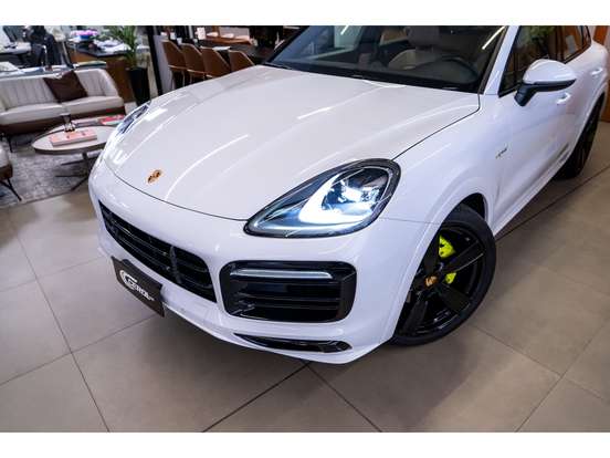 PORSCHE-CAYENNE-2021