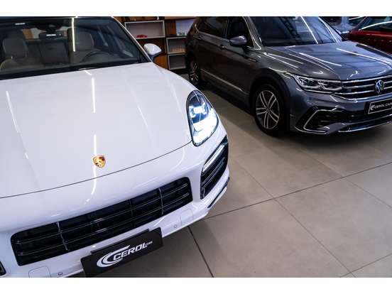PORSCHE-CAYENNE-2021