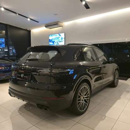 PORSCHE-CAYENNE-2022