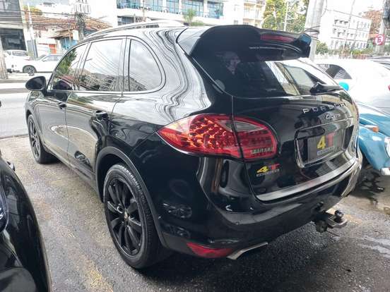 PORSCHE-CAYENNE-2012