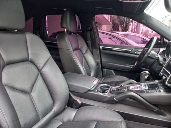 PORSCHE-CAYENNE-2012