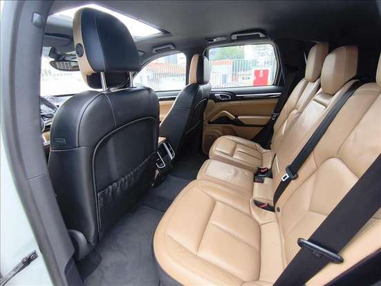 PORSCHE-CAYENNE-2017