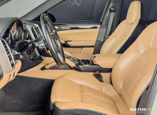 PORSCHE-CAYENNE-2015