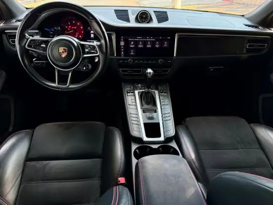 PORSCHE-MACAN-2020