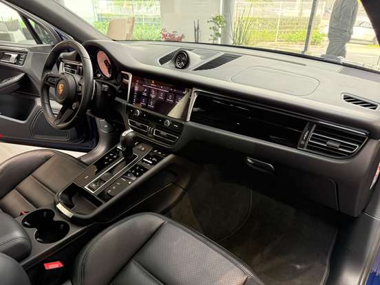 PORSCHE-MACAN-2025