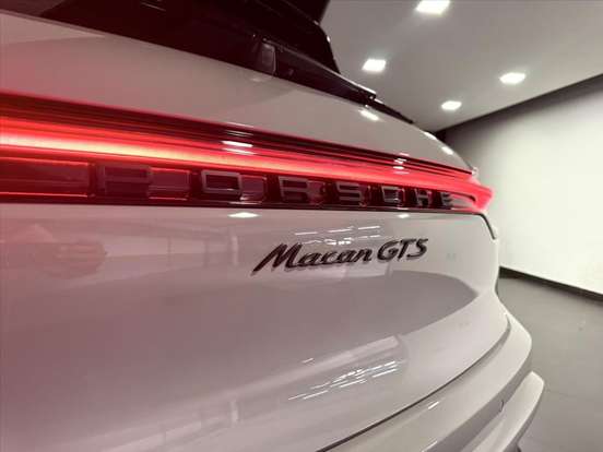 PORSCHE-MACAN-2024