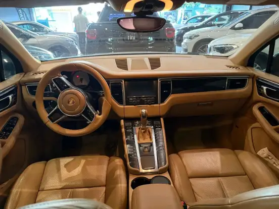 PORSCHE-MACAN-2014