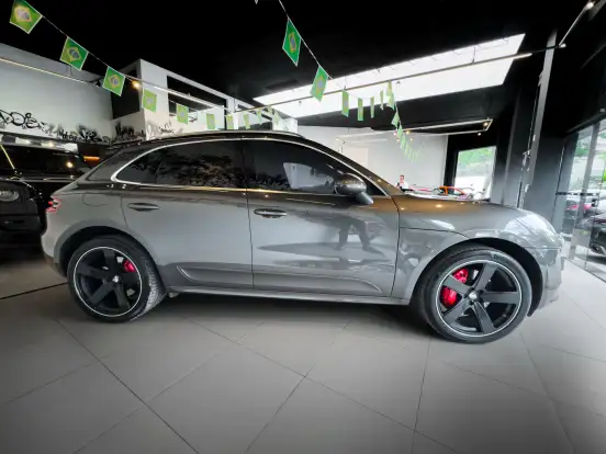 PORSCHE-MACAN-2014