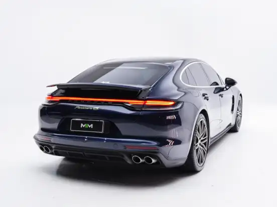 PORSCHE-PANAMERA-2021