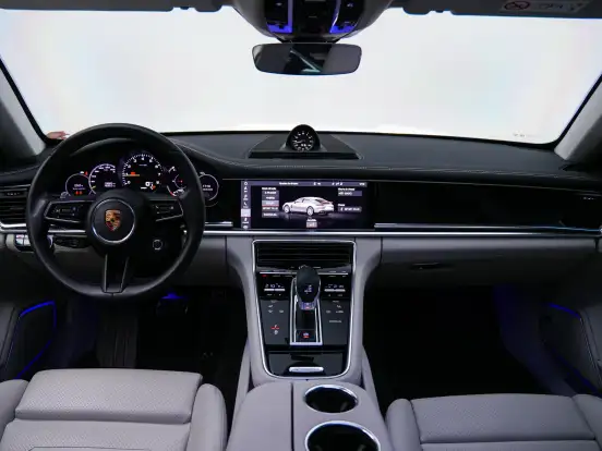 PORSCHE-PANAMERA-2021